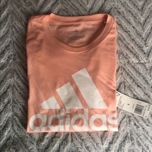 🆕Women’s Adidas Amplifier T shirt 👚